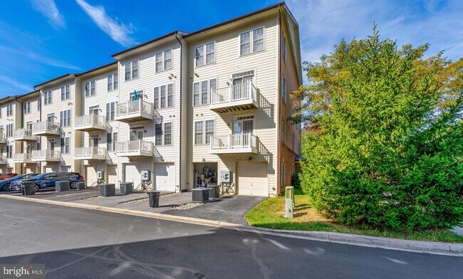 Building Photo - 3687 Spring Hollow Ln