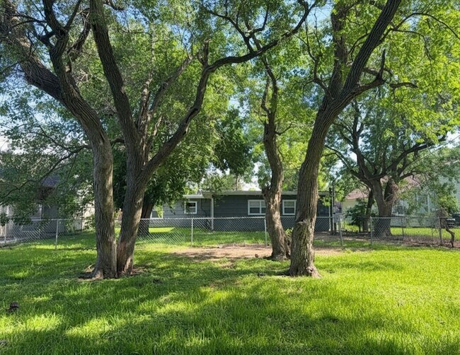 Building Photo - 2214 5th Ave N