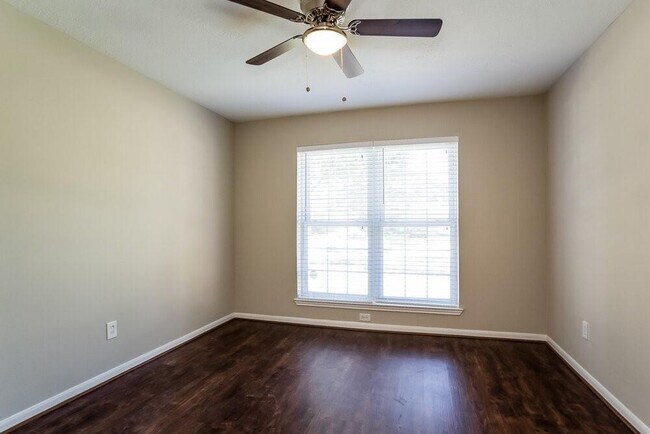Building Photo - 28906 Loddington St
