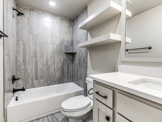 Building Photo - 14517 Chambord Dr