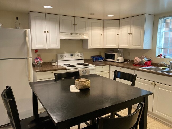 Building Photo - Washington House