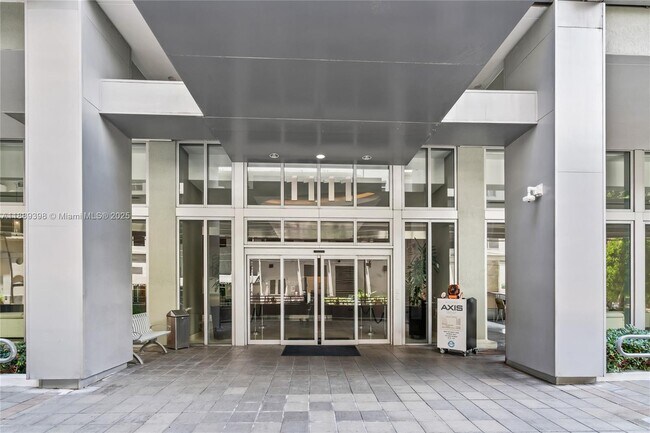 Building Photo - 1111 SW 1st Ave