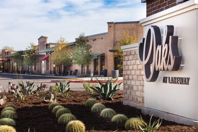 Building Photo - 10 Troon Dr