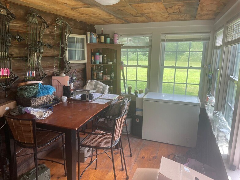 3 Season Porch - 39 Old County Rd