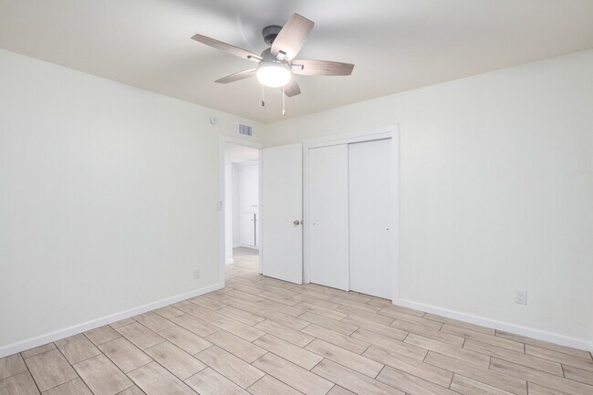 Building Photo - 5107 N 28th Dr