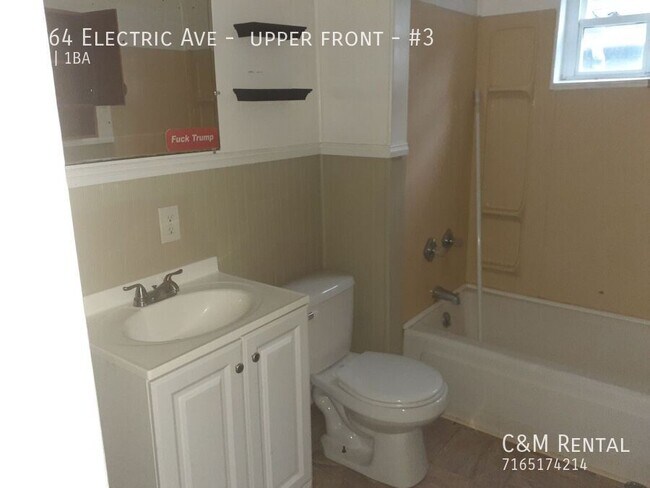 Building Photo - Nice 2 Bedroom - Upper Apartment