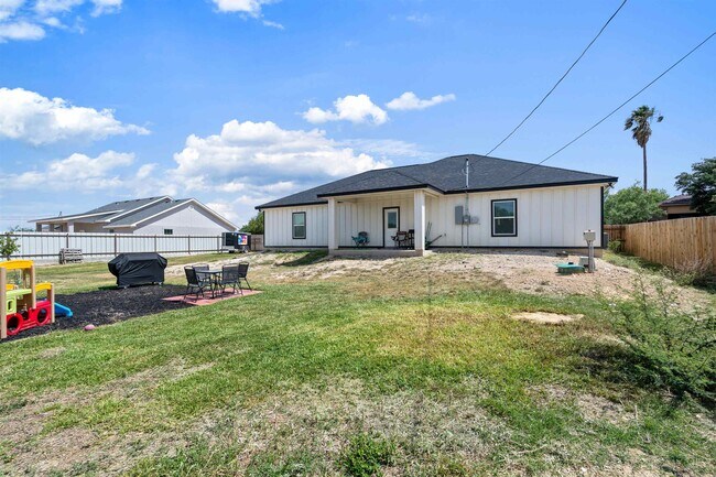 Building Photo - 204 Shadow Mountain Dr
