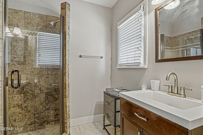 Building Photo - 3703 Cambridge Ave