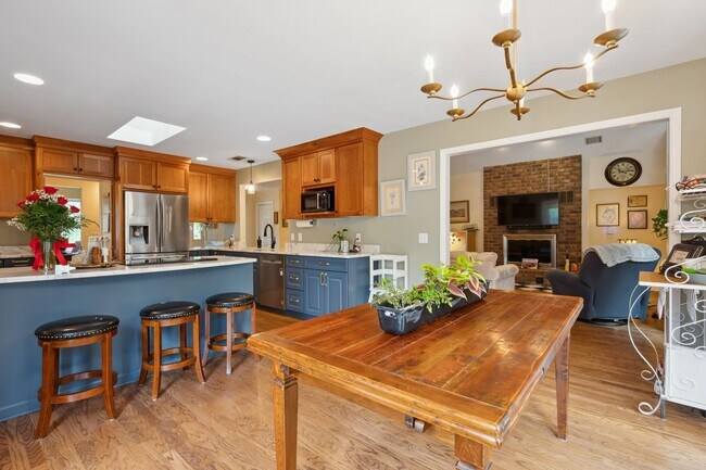 Building Photo - Everything included in rent price!! All ut...