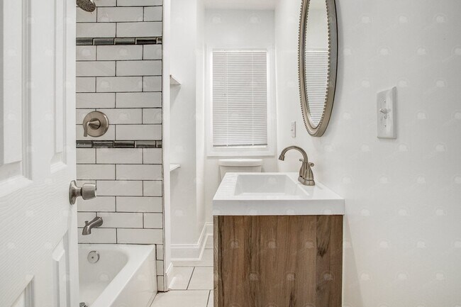 Building Photo - 2510 E 59th St