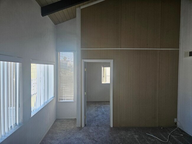 Building Photo - 289 Melrose Dr