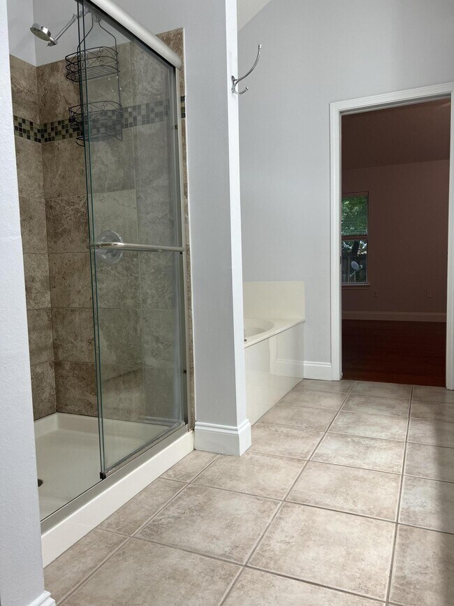 Building Photo - 4204 White Tail Cir