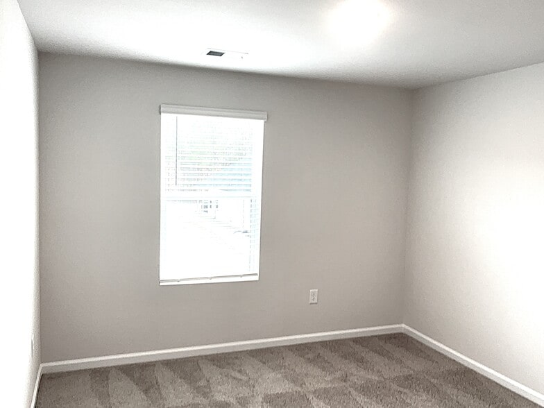 Building Photo - 3160 Emberly Dr