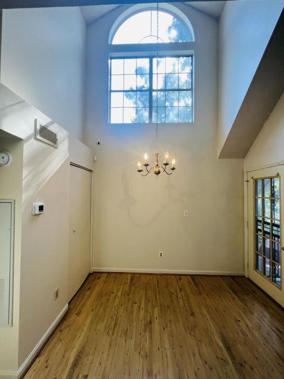Building Photo - 10417 Beacon Ridge Dr