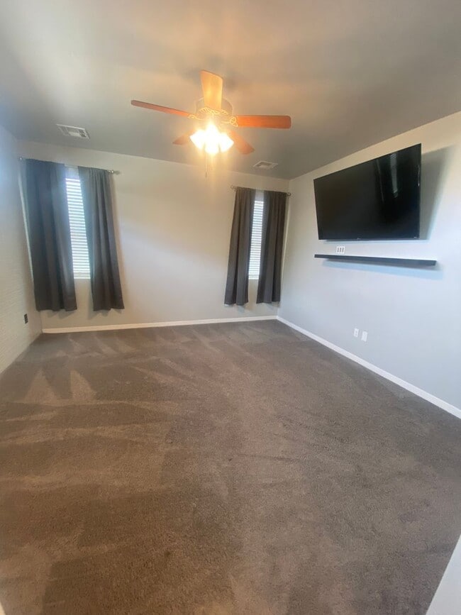 Building Photo - Beautiful Newer Home in Great Location