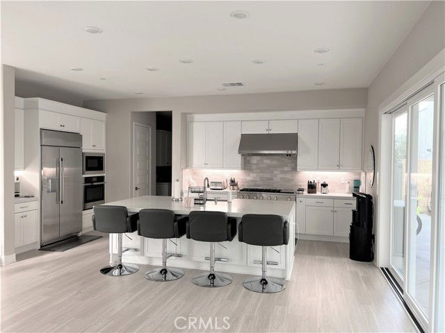 Building Photo - 116 Scale