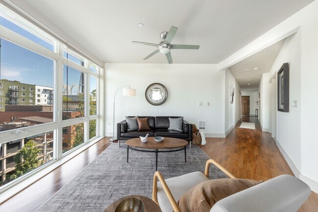 Building Photo - Matae Condominiums - Lower Queen Anne/Bell...