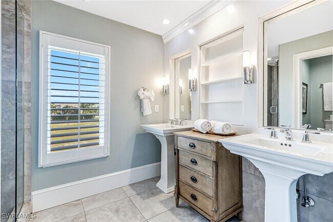 Building Photo - 993 8th St S