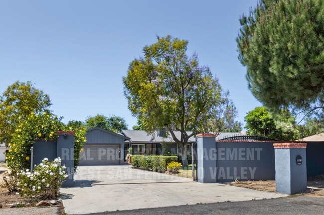Building Photo - Beautifully Remodeled Single Family Home with Pool