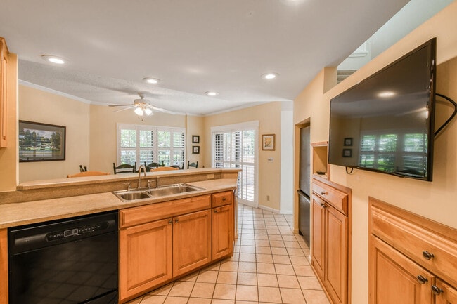 Building Photo - 28 Uno Lago Dr