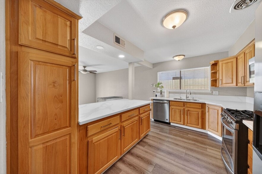 Building Photo - 809 Peacock Ct