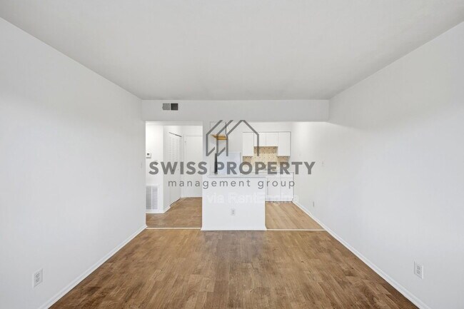 Building Photo - 544 Riverview Dr