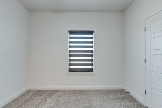 Building Photo - Custom built home in West Lubbock