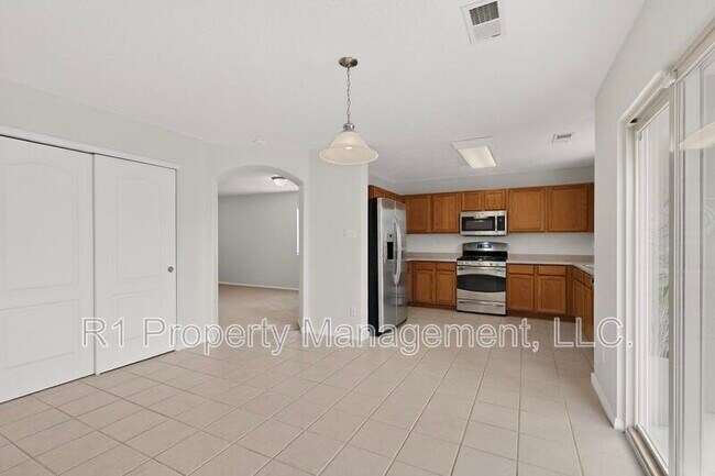 Building Photo - 2713 Violeta Cir SE