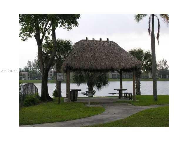 Building Photo - 216 Lake Pointe Dr