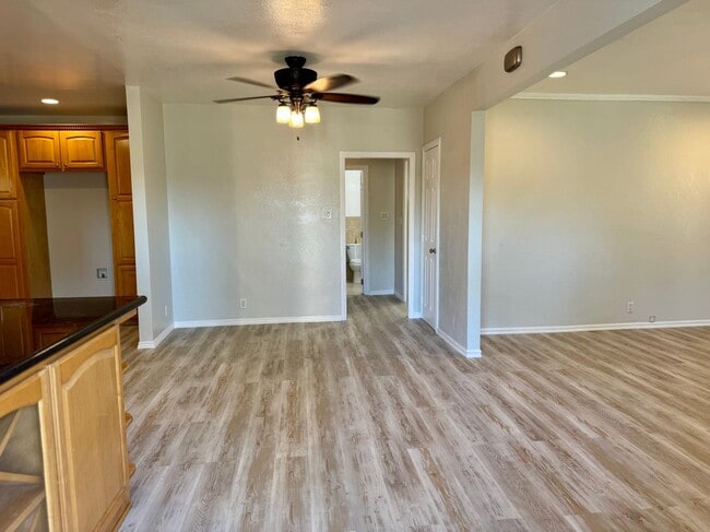 Building Photo - 825 San Marino Ave