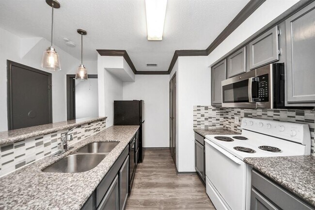 Building Photo - 14550 Fonmeadow Dr