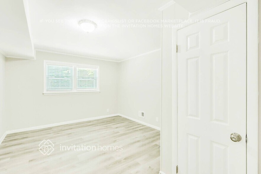 Building Photo - 808 Parkstone Dr