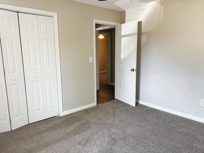 Building Photo - 133 Green Meadow Dr