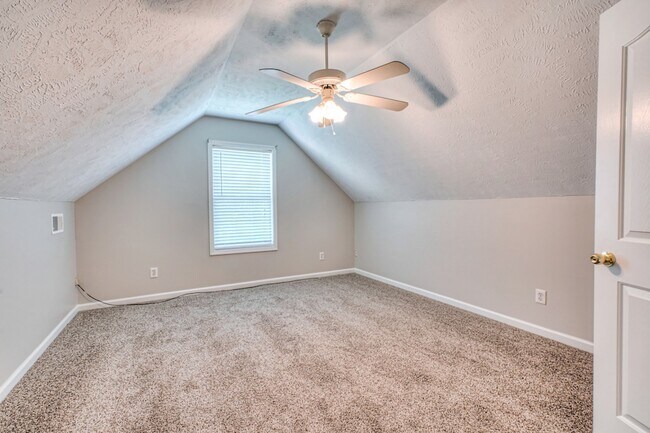 Building Photo - 1419 Colyn Avenue
