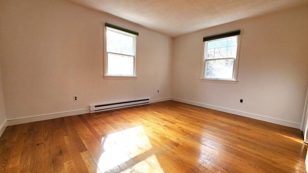 Building Photo - 98 Sylvia St