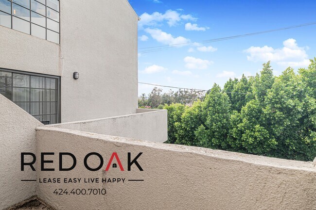 Building Photo - 4651 Cahuenga Blvd