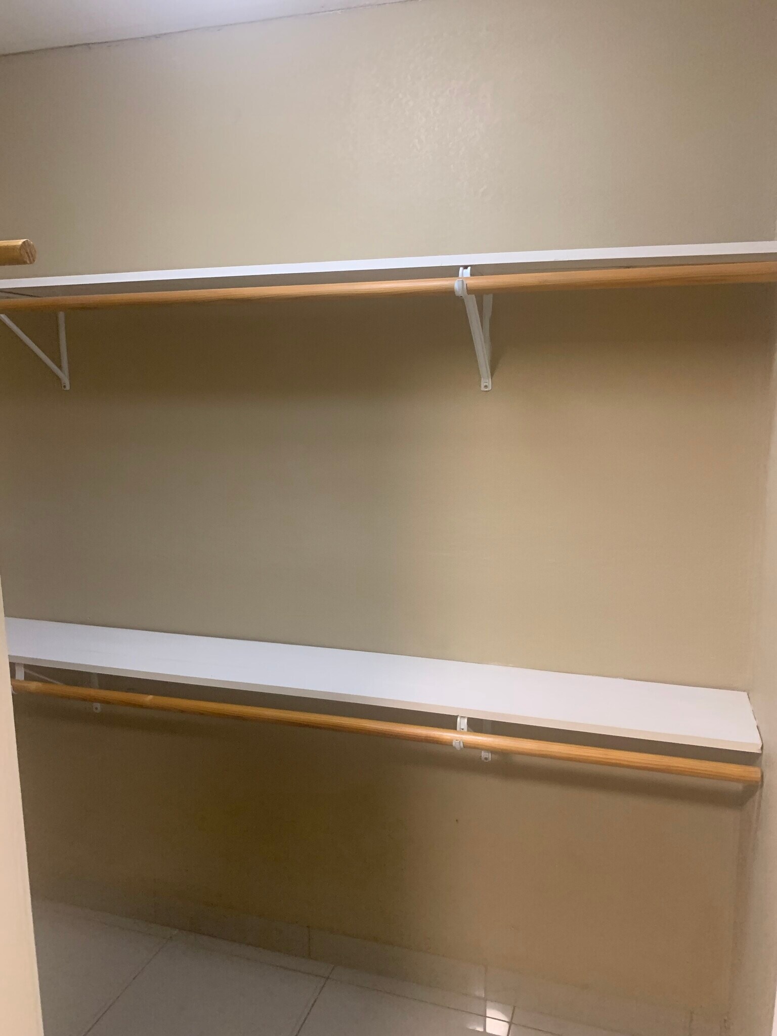 Building Photo - 1116 Lakeshore Dr