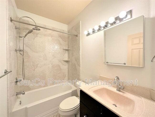 Building Photo - 1867 NE Ashberry Dr