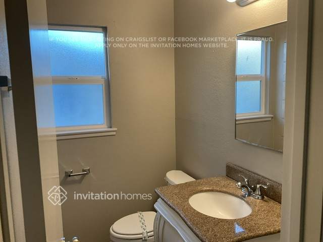 Building Photo - 1341 W D St