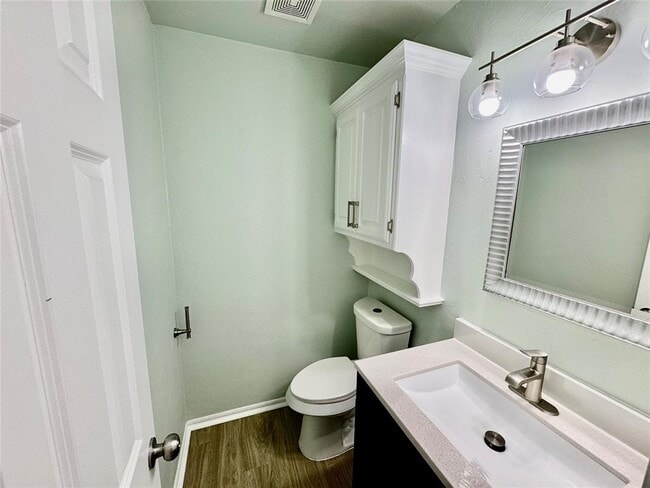Building Photo - 10504 Walnut Hollow Dr