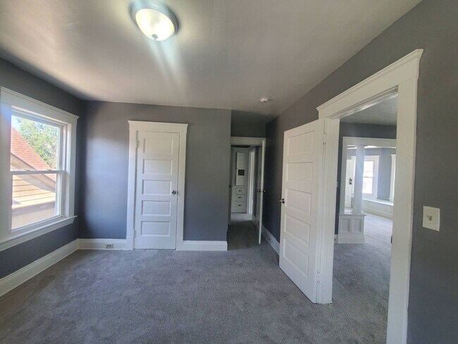 Building Photo - 4265 W 36th St