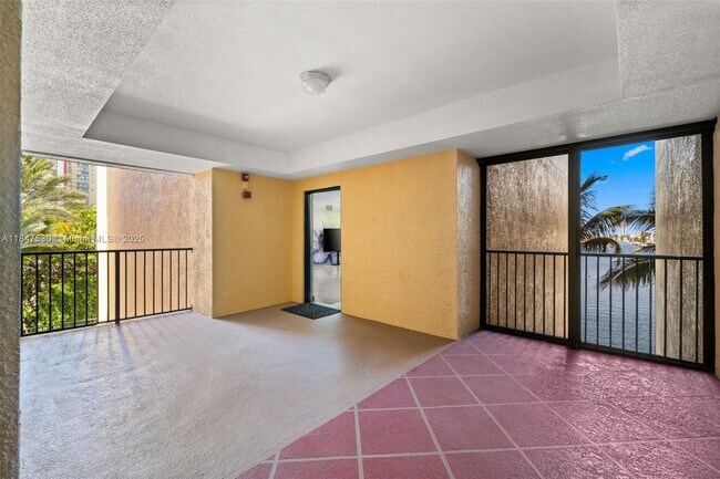 Building Photo - 17100 N Bay Rd