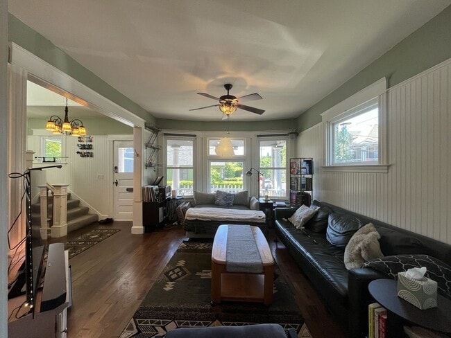 Building Photo - Warm and Welcoming Portland Home with Classic Charm, Modern Kitchen & Outdoor Deck