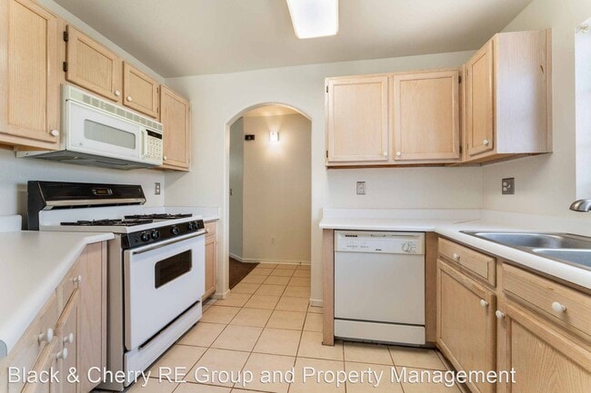 Building Photo - 2 br, 2 bath House - 698 S Racetrack Unit 824