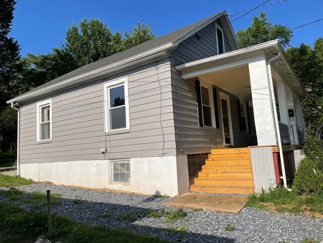 Building Photo - Beautiful Home with Large Covered Front Porch