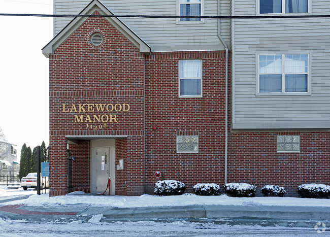 Building Photo - Lakewood Manor
