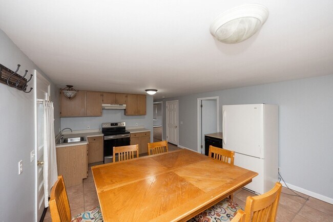 Building Photo - 48 Ray St