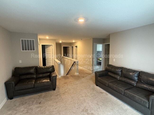 Building Photo - 8754 Laurelton Pl