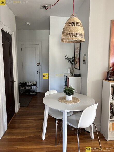 Building Photo - 52 Strathmore Rd