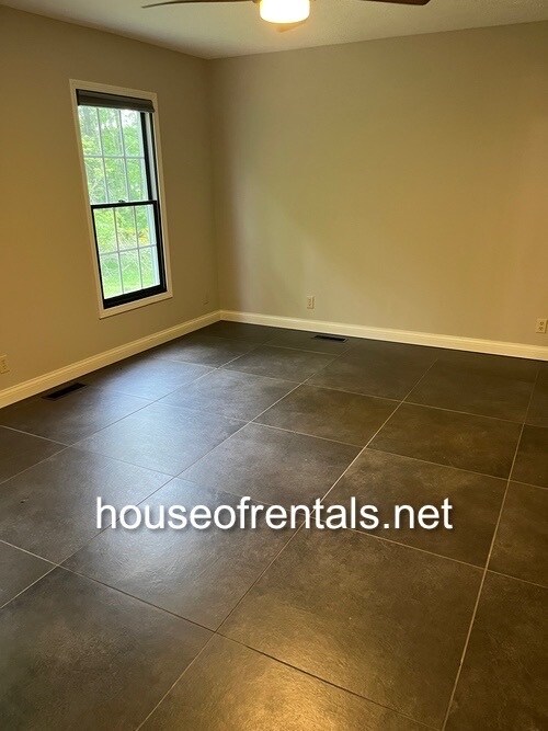 Building Photo - 200 Quail Run